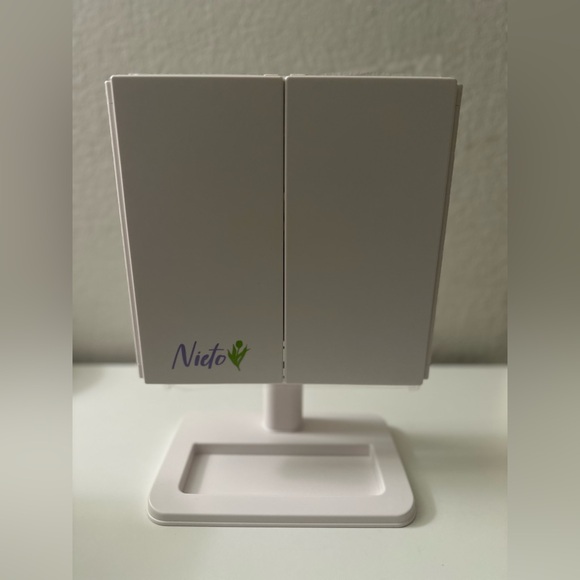 NEW PROFESSIONAL LARGE VANITY MIRROR WITH LIGHTS - Picture 8 of 15